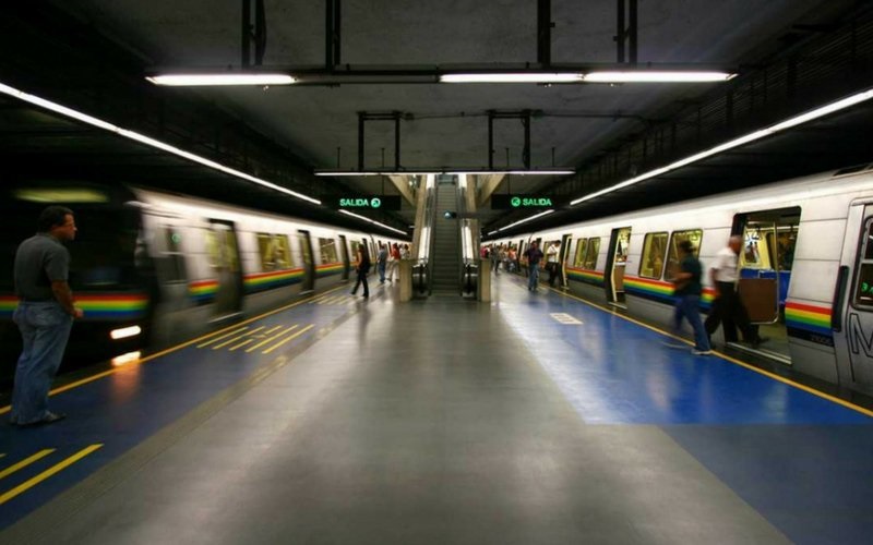 Falla eléctrica en la Linea 2 del Metro de Caracas #24Dic