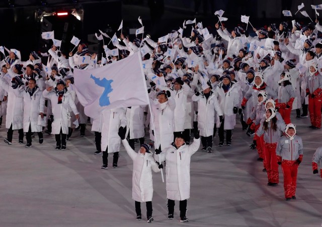 Pyeongchang 2018 Winter Olympics – Opening ceremony – Pyeongchang Olympic Stadium - Pyeongchang, South Korea – February 9, 2018 - Hwang Chung Gum and Won Yunjong of Korea carrie the national flag. REUTERS/Eric Gaillard