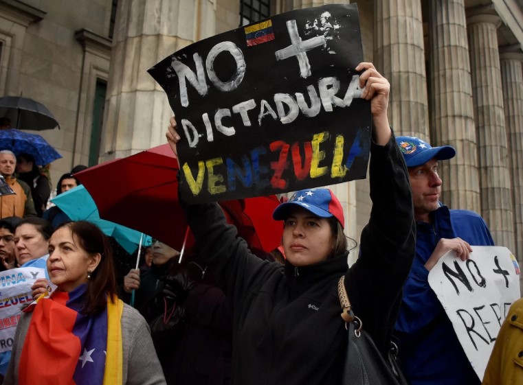 Un hombre está vendiendo su riñón para poder salir de Venezuela