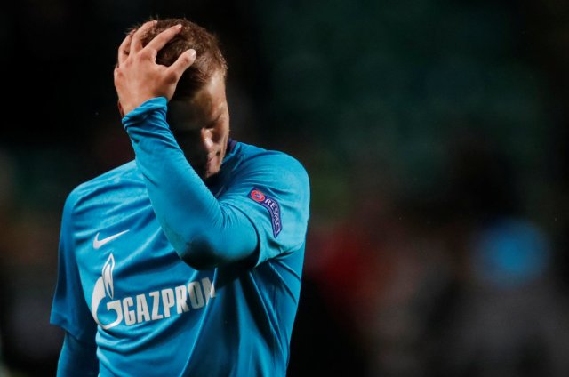 Aleksandr Kokorin, del Zenit St. Petersburg, se muestra abatido después del partido REUTERS / Russell Cheyne