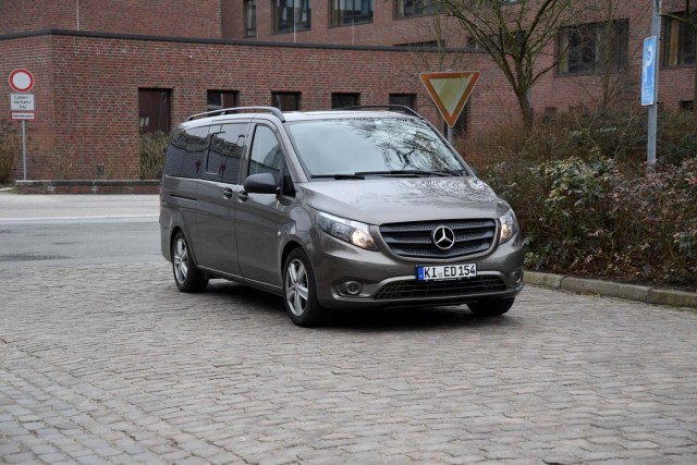 El vehículo donde fue trasladado el expresidente catalán Carles Puigdemont, en Neumuenster, Alemania REUTERS/Fabian Bimmer