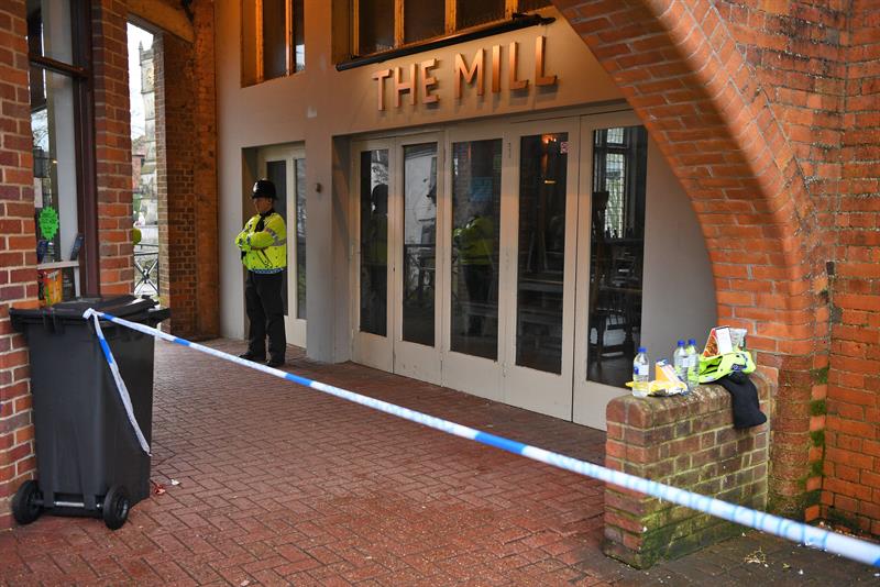 Policía británico afectado por toxina en Salisbury sale de estado crítico