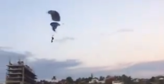Foto: Un fallecido tras choque entre paracaidistas en México / quadratin.com.mx 