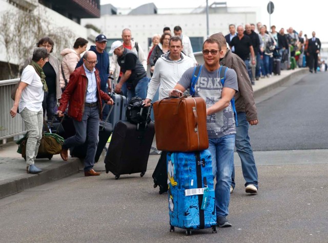 Passengers walk at the airport as public traffic is closed due to German public sector workers union Verdi strike in demand for higher wages in Frankfurt,Germany April 10,2018. REUTERS/Kai Pfaffenbach