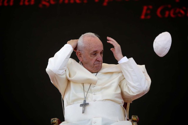 A gust of wind blows Pope Francis's skull cap off during his pastoral visit in Alessano, southern Italy, April 20, 2018. REUTERS/Max Rossi