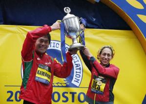 El japonés Kawauchi y la estadounidense Linden son los nuevos campeones del Maratón de Boston