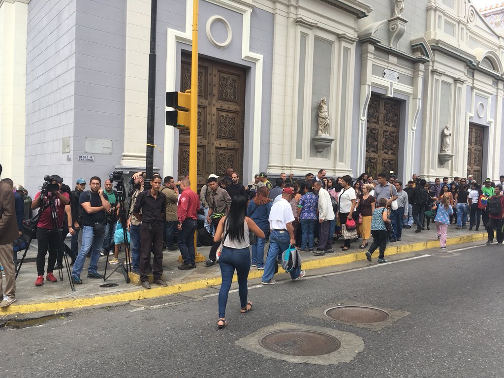 Ipys Venezuela: Prevalecen las órdenes de censura y las agresiones contra periodistas