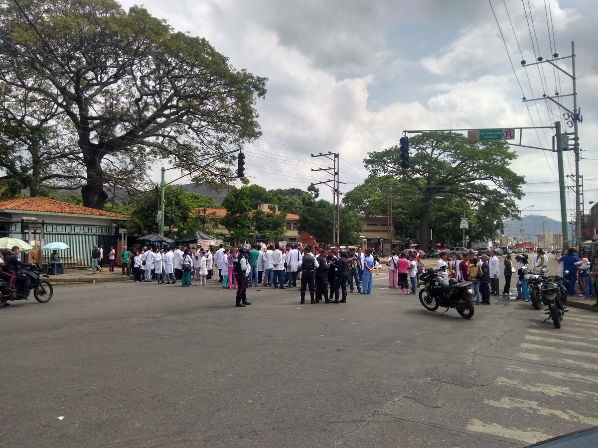 Trabajadores de la salud protestan en distintos hospitales del estado Carabobo (Fotos)