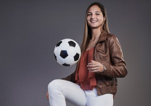 Deyna Castellanos, la reina del fútbol, cumple 19 años