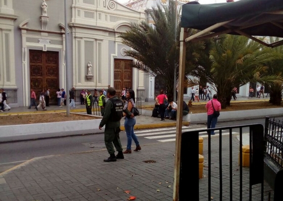 Foto: Impiden el acceso de periodistas al Palacio Legislativo / Cortesía 