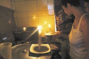 Otra noche en la oscuridad: Zulianos reportan apagones y bajones de electricidad