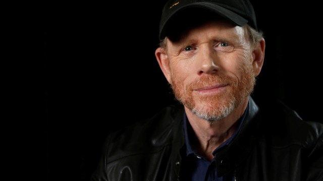 El cineasta Ron Howard posando para una fotografía promocional de "Solo: A Star Wars Story" en Pasadena, EEUU, mayo 12, 2018. REUTERS/Mario Anzuoni