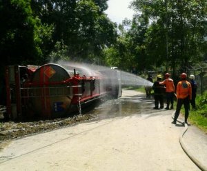 Gandola de Pdvsa con combustible se volcó en Mérida #1May