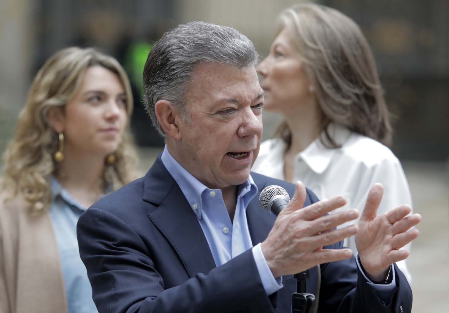 Santos felicita a Duque tras ganar elección presidencial (+tuit)