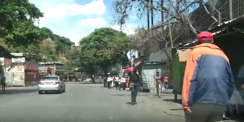 11:30 am: ¡Petare es un desierto! Así está un centro de votación este #20May (VIDEO)