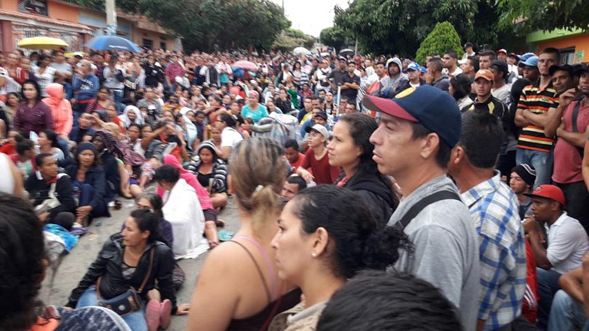 Protesta de cucuteños durante entrega de bono alimentario a inmigrantes venezolanos (video)