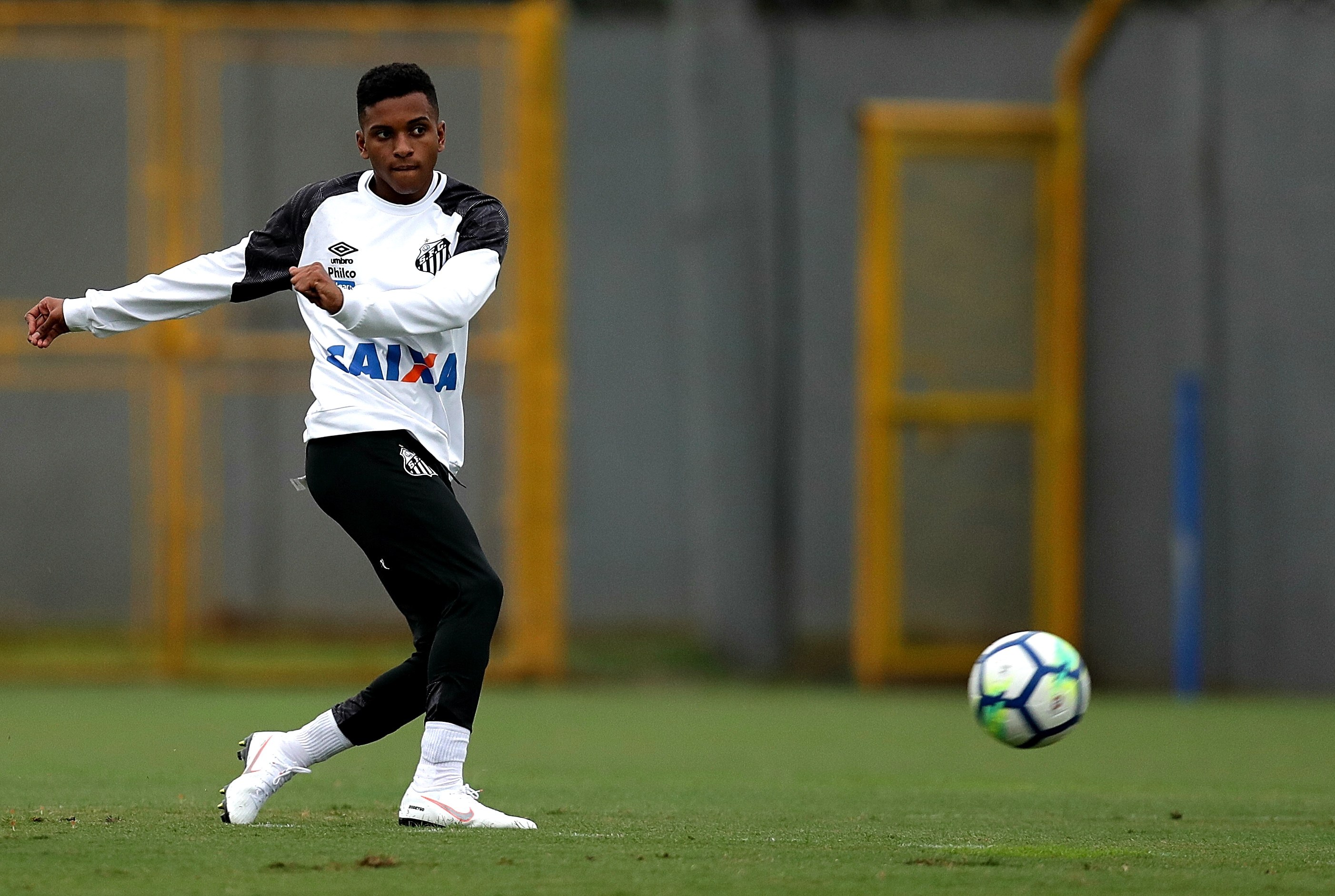 La joya brasileña Rodrygo aceptó la oferta del Real Madrid, dice su agente