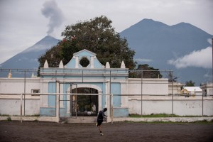 Desciende un lahar por el volcán de Fuego de Guatemala debido a las lluvias