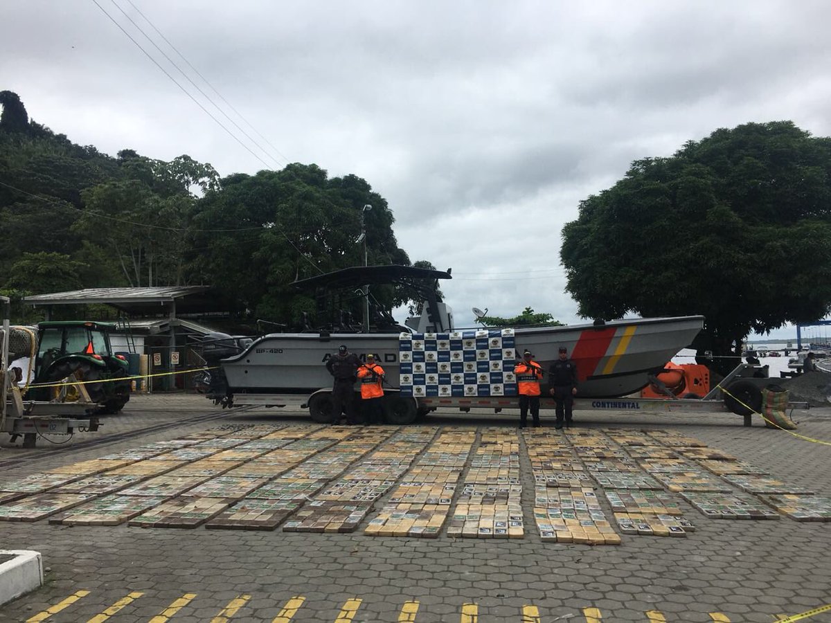 Autoridades incautan más de dos toneladas de cocaína en el Pacífico colombiano