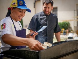 La cocina de los refugiados venezolanos llega a restaurantes de 14 ciudades del mundo