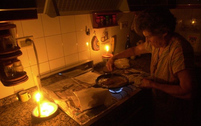 Vecinos de Guarenas reportan que tienen más de 20 horas sin luz