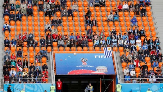 FIFA investiga por qué el Uruguay-Egipto se jugó con miles de asientos vacíos