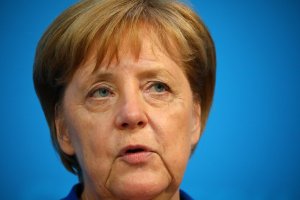 Merkel salva su gobierno con un acuerdo sobre los migrantes