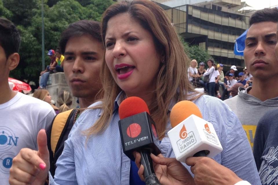 “En el Zulia lo que racionan no es la luz, es la ineficacia del gobierno “, dice diputada Nora Bracho