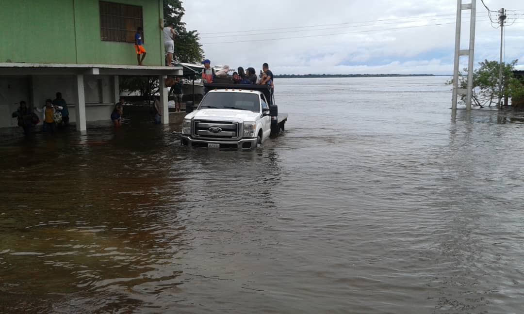 Casi 3.000 personas afectadas por desbordamiento del río Orinoco