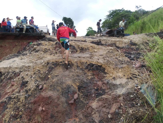 Más de 3 mil familias están en alto riesgo por colapso de la vía Santa Elena en Táchira