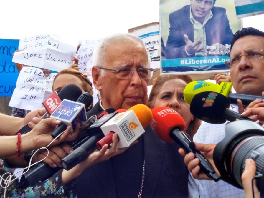 ¡Sin pelos en la lengua!… Monseñor Lückert asegura que Iris Varela es cínica y cara dura (VIDEO)