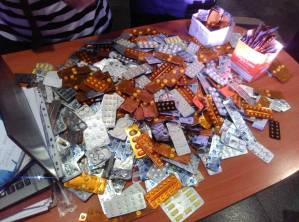Atrapan con 286 medicinas a presuntas trabajadoras de Farmapatria (FOTOS)