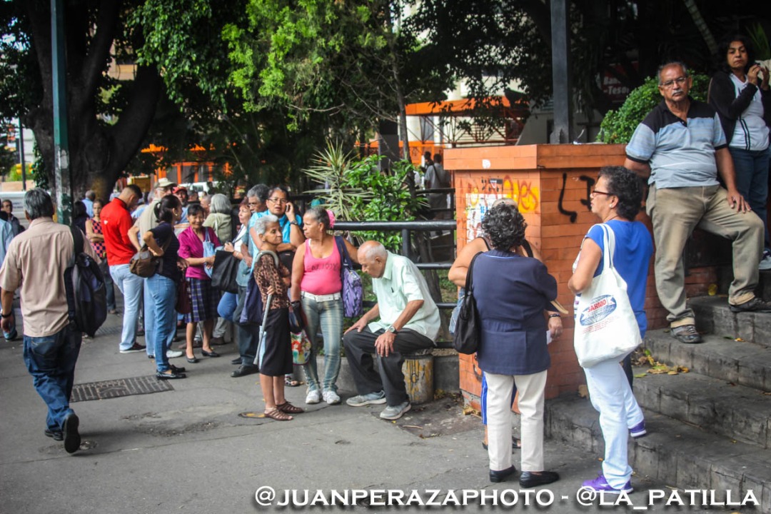 Pensionados protestan en todo el país porque sólo pueden retirar 2 millones de bolívares en efectivo (Fotos)