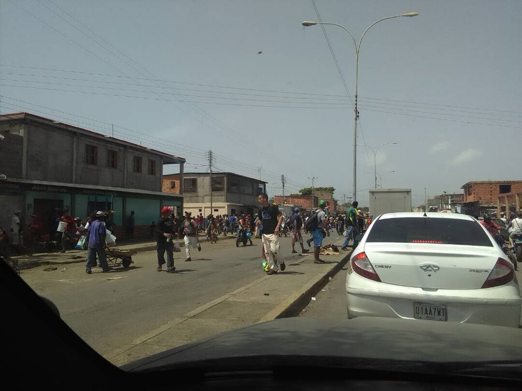 Reportan tres heridos tras intento de saqueo en el Mercado Municipal de Cumaná (fotos)