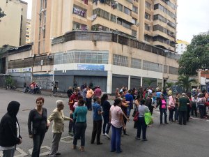 Vecinos protestan en el centro de Caracas para exigir suministro de agua #2Jul (fotos y video)