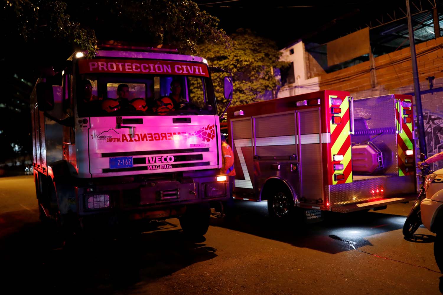 ¡Insólito!: Venezuela, el país donde los bomberos deben apagar fuego con TOBOS (VIDEOS)