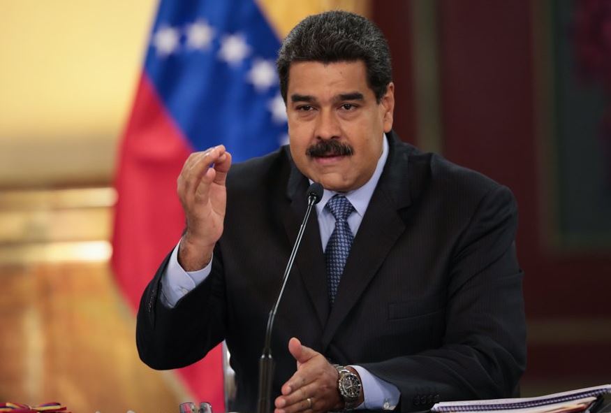 Maduro aumenta el salario mínimo a medio petro (180 millones de BsF)