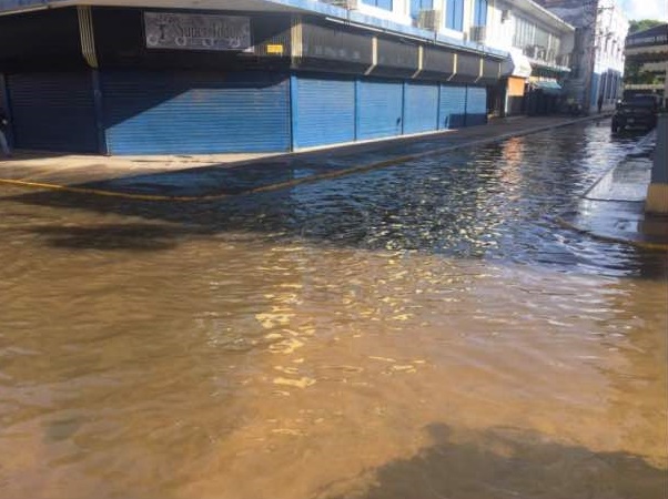 ¡Bajo las aguas! Así están las calles de Ciudad Bolívar tras crecida del Orinoco (video y fotos)