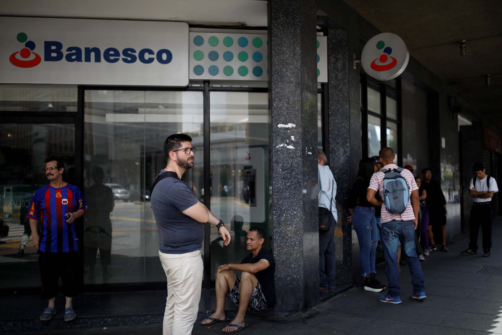 El crédito bancario ha desaparecido, asegura el economista Asdrúbal Oliveros