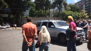 Conductores arremeten contra la protesta de pensionados #1Sep (videos)