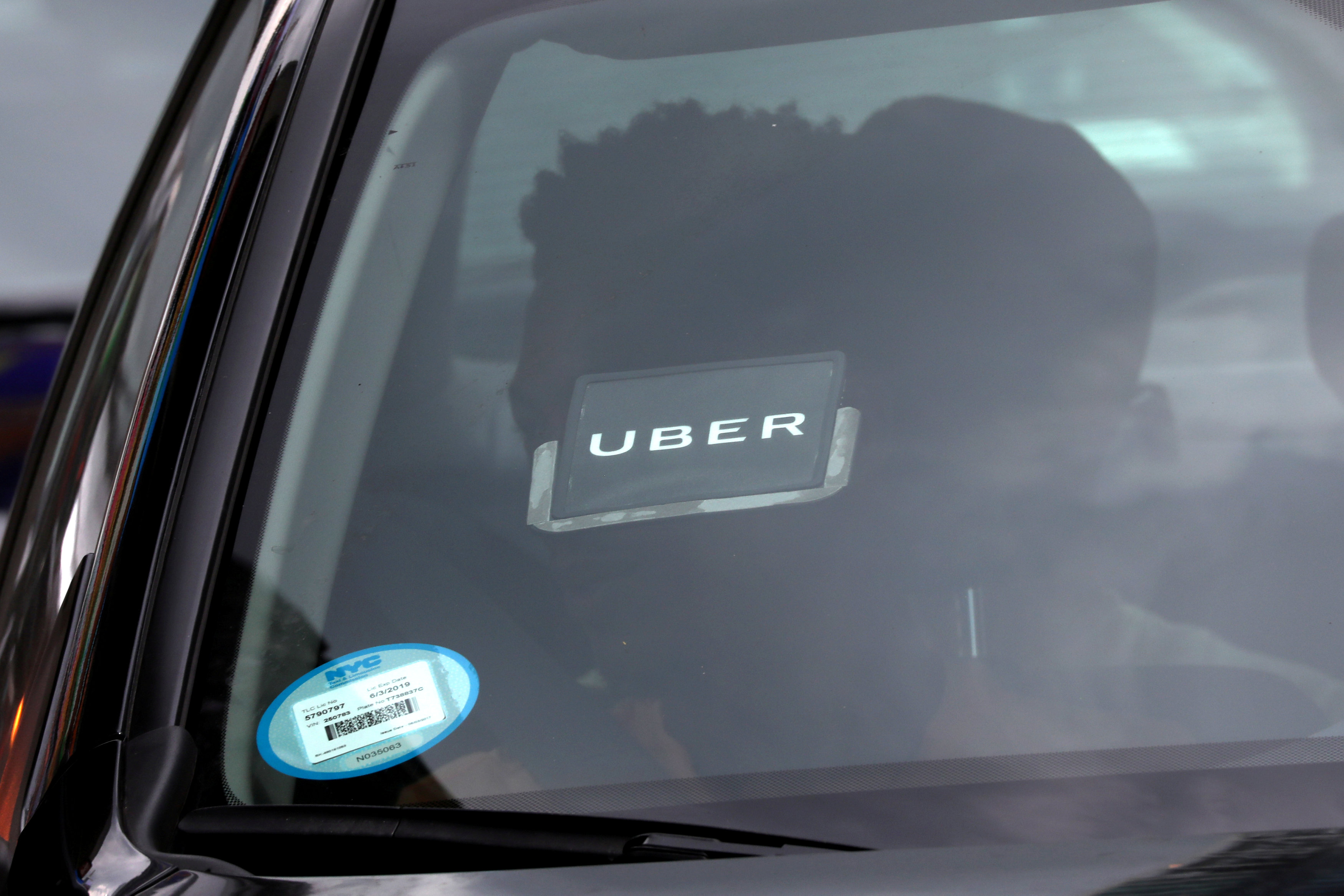 Uber elevará sus tarifas para que los conductores compren coches eléctricos