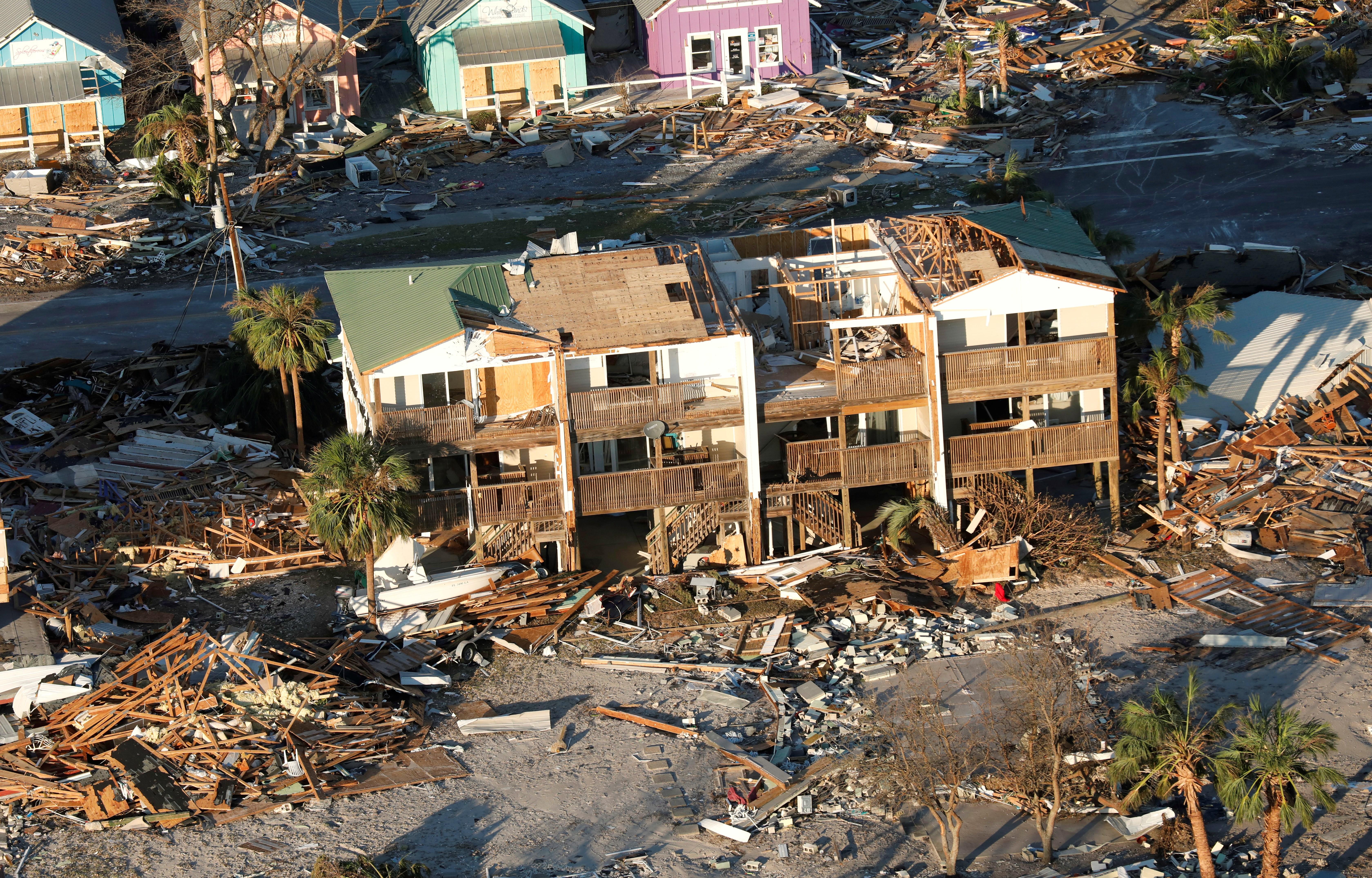 Devastación ocasionada por el huracán Michael mantiene a Florida sin electricidad (Video)