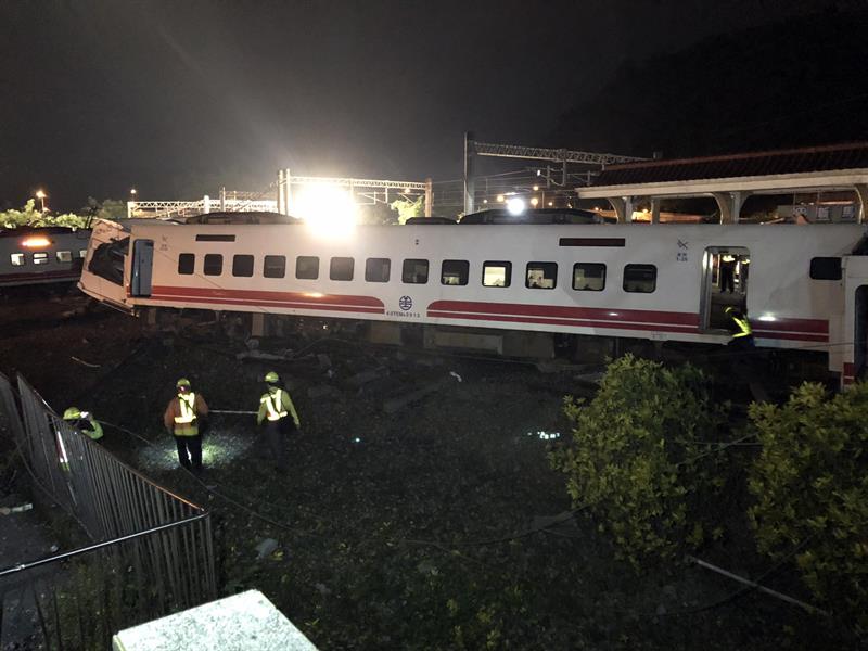 Al menos 22 muertos y 171 heridos en accidente de tren en Taiwán
