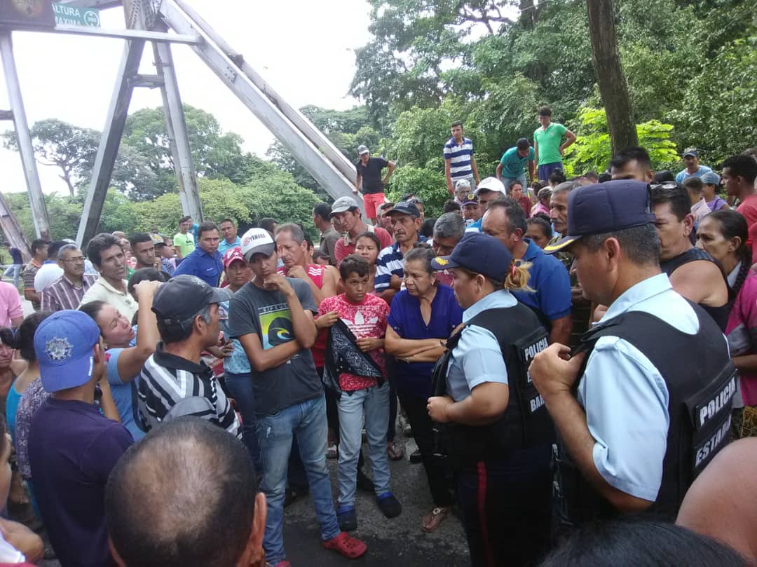 Habitantes de Barinas protestan en la troncal 5 por falta de gas #15Oct