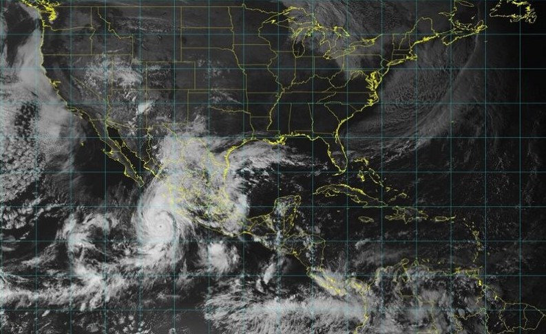 Huracán Willa se debilita mientras avanza tierra adentro desde costa occidental de México
