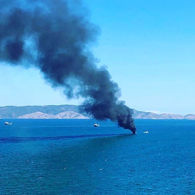 Incendio en tanquero petrolero en la bahía de Pozuelos en Puerto La Cruz (fotos y video)