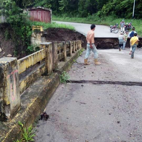 Colapsó el puente de San Pedro del Río en Táchira #24Oct (Fotos)