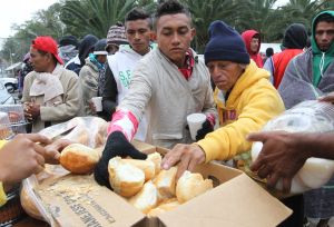 EEUU advierte de que las caravanas de migrantes deberán esperar en México para pedir asilo