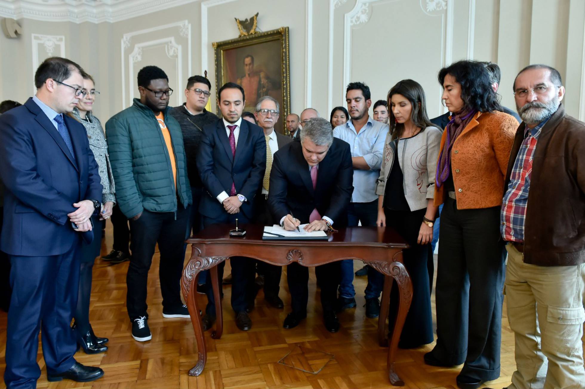 Gobierno y estudiantes llegan a acuerdo tras dos meses de protestas en Colombia