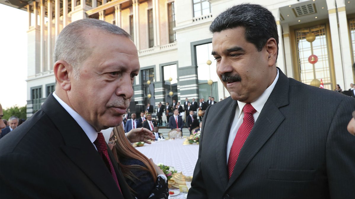 ¿Con qué plata? Decoran Caracas para recibir a este “aliado financiero” de Maduro (Fotos)